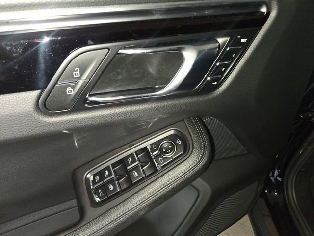 Used 2023 Porsche Macan image 13