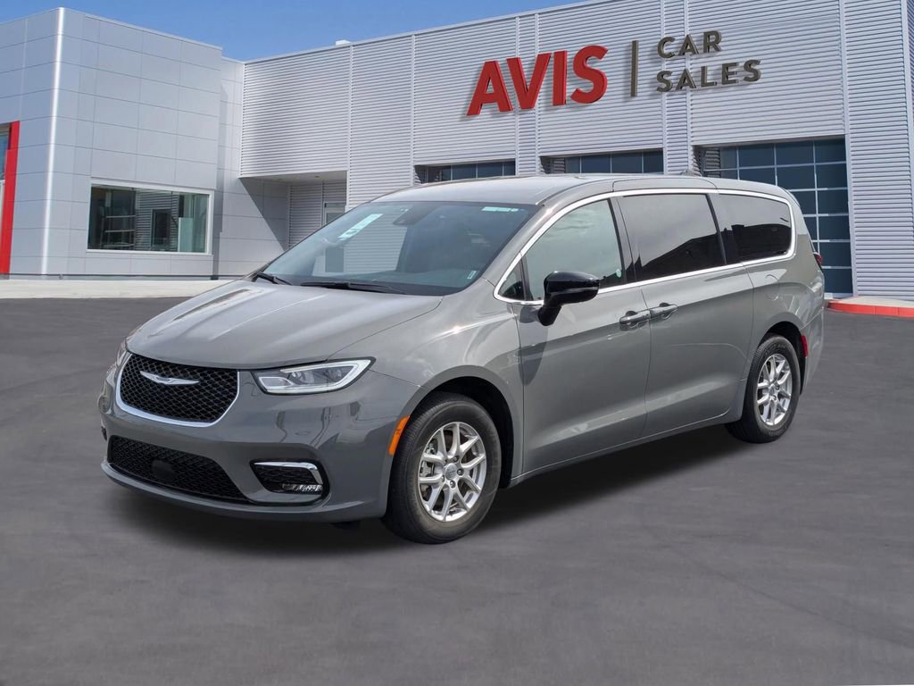 Used 2025 Chrysler Pacifica Select image 1