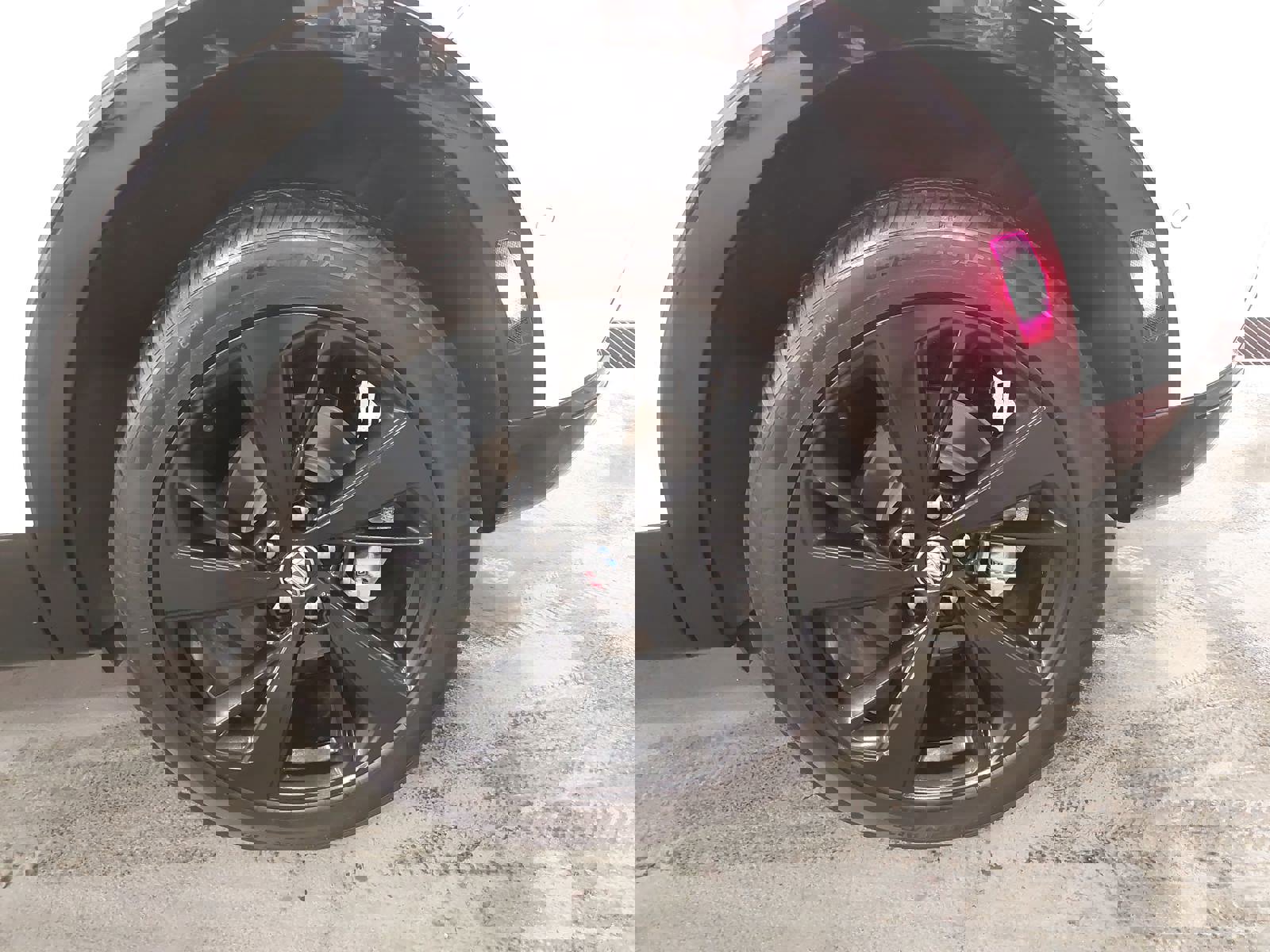 Used 2022 Buick Envision Essence w/ Technology Package II image 35