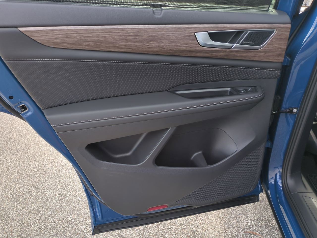 Used 2025 Volkswagen Atlas SEL Premium R-Line image 30