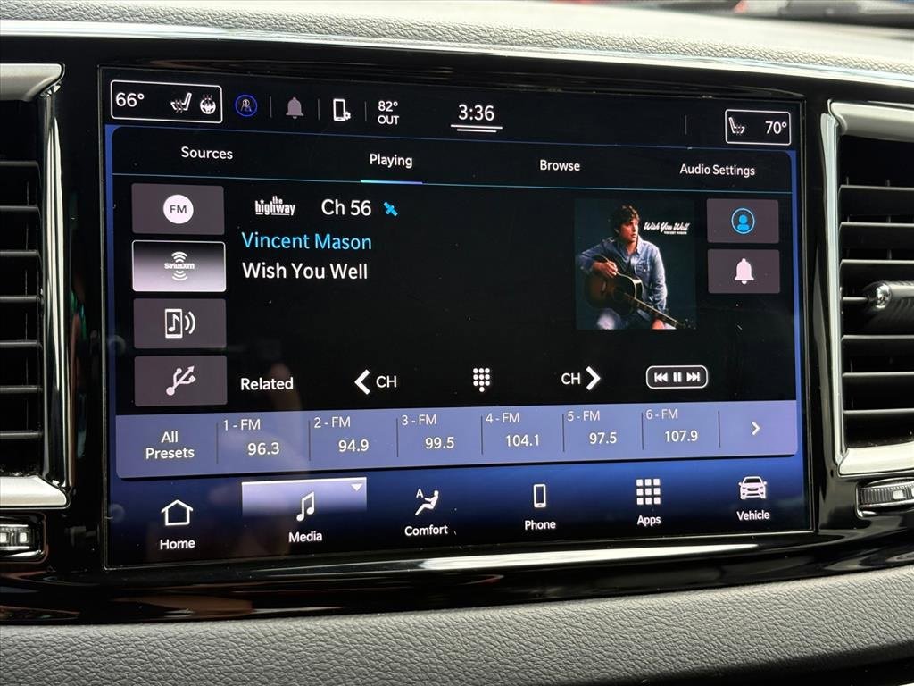 Used 2022 Chrysler Pacifica Touring-L image 15