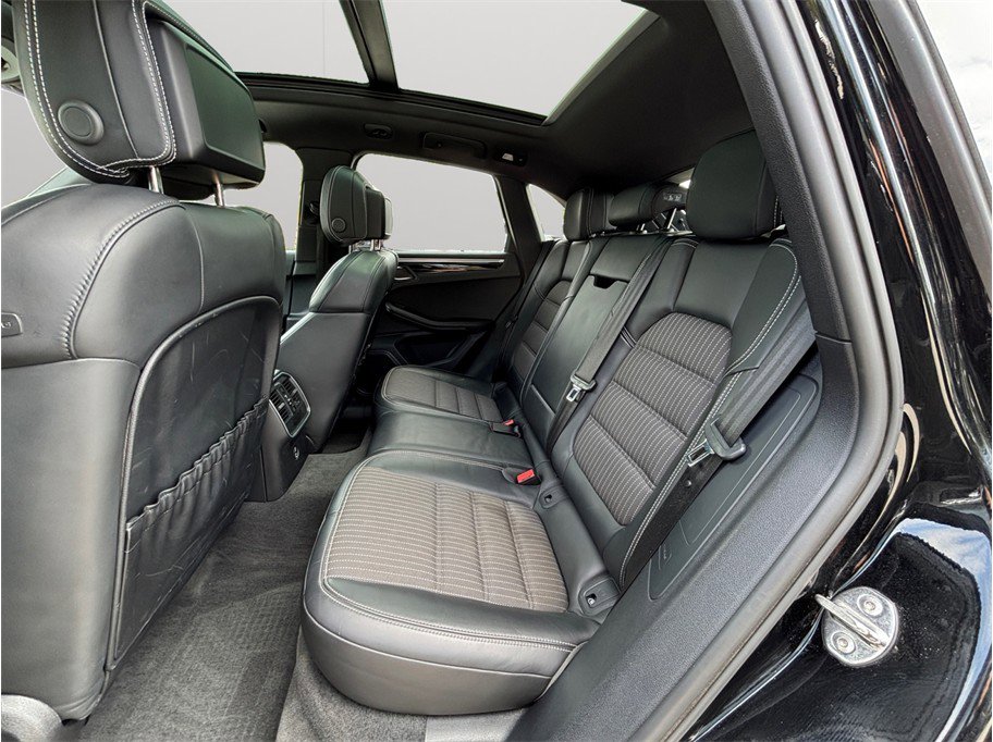 Used 2023 Porsche Macan Turbo image 39