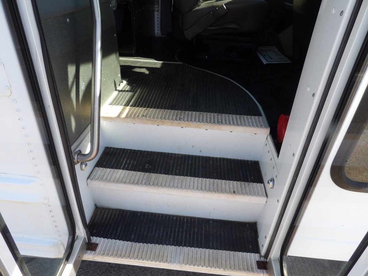 Used 2008 Chevrolet Express 3500 G3500 15 PASSENGER MINI BUS w/ School Bus Package image 33