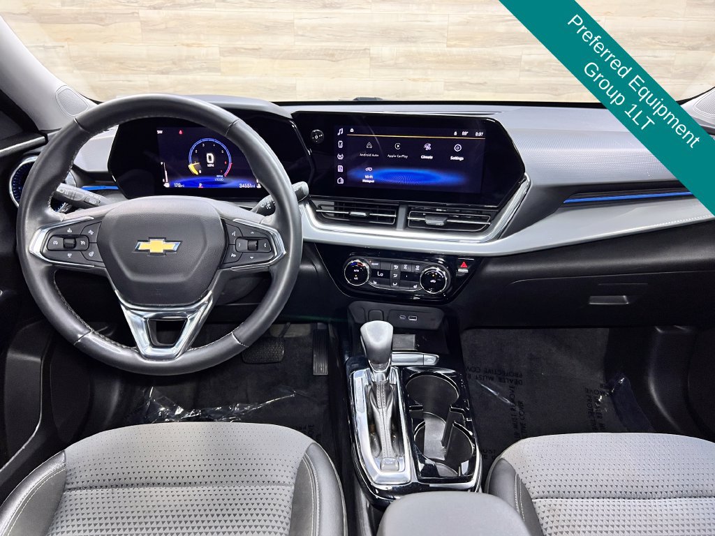Used 2025 Chevrolet Trax LT w/ Driver Confidence Package FWD image 2