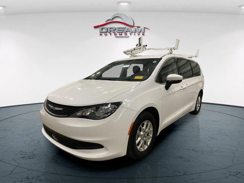 Used 2022 Chrysler Voyager LX FWD image 4