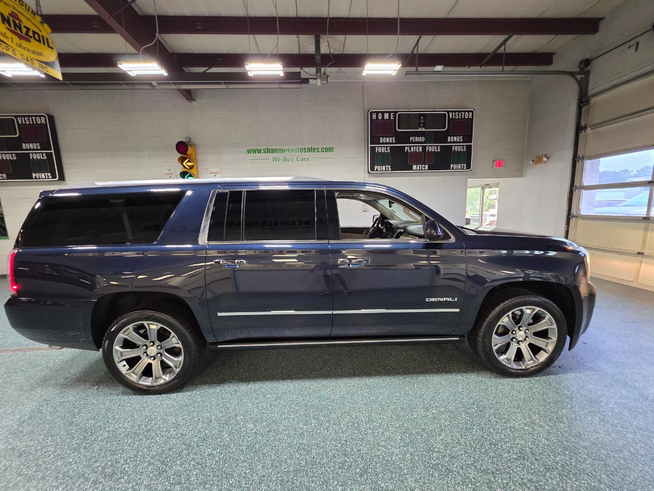 Used 2017 GMC Yukon XL Denali w/ Open Road Package AWD/4WD image 5