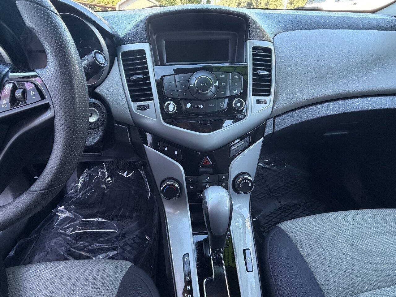 Used 2014 Chevrolet Cruze LS FWD image 12