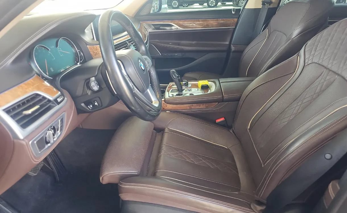 Used 2019 BMW 750i xDrive w/ Luxury Rear Seating Package AWD/4WD image 8