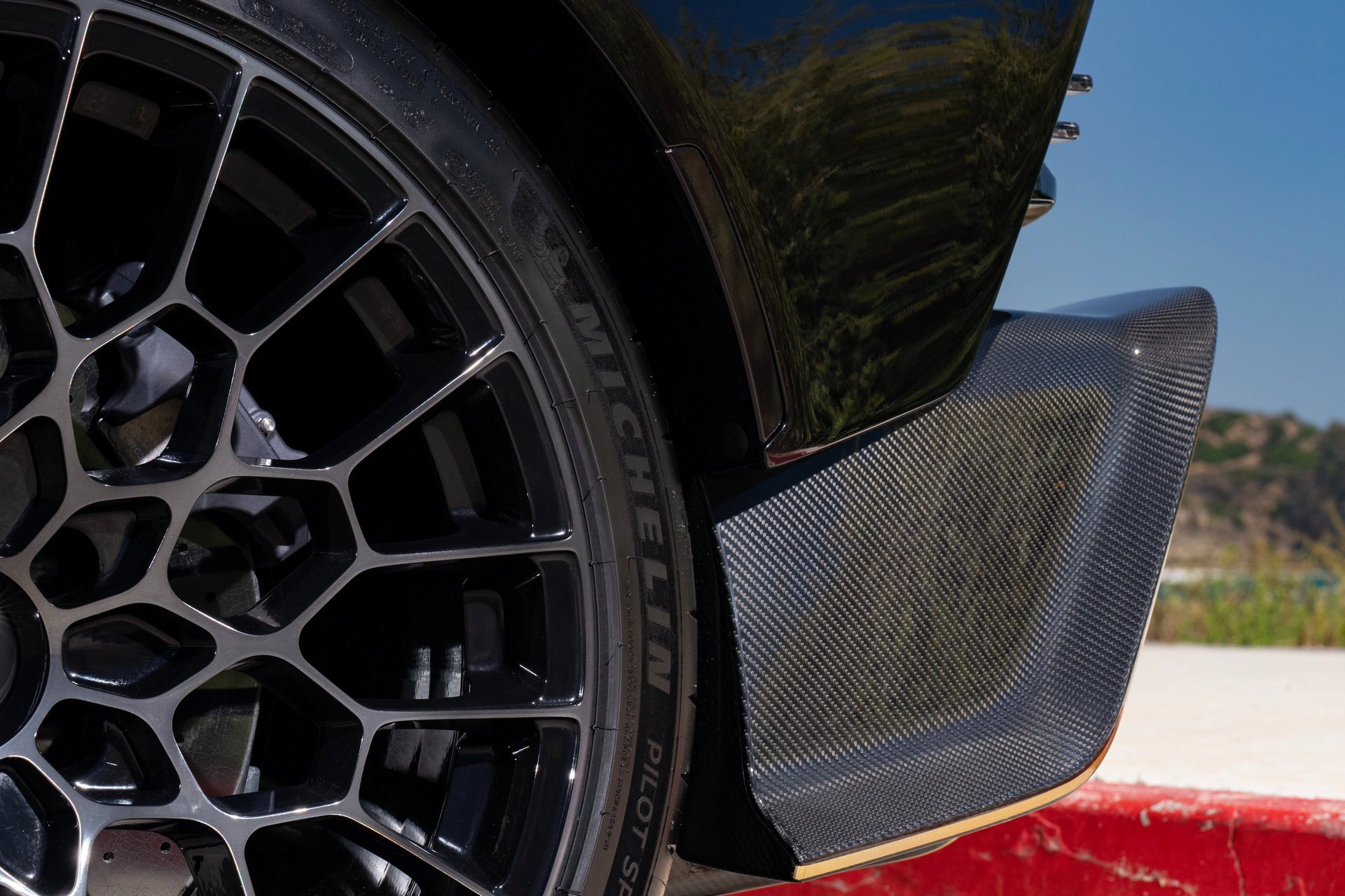 Used 2024 Aston Martin Valour image 28