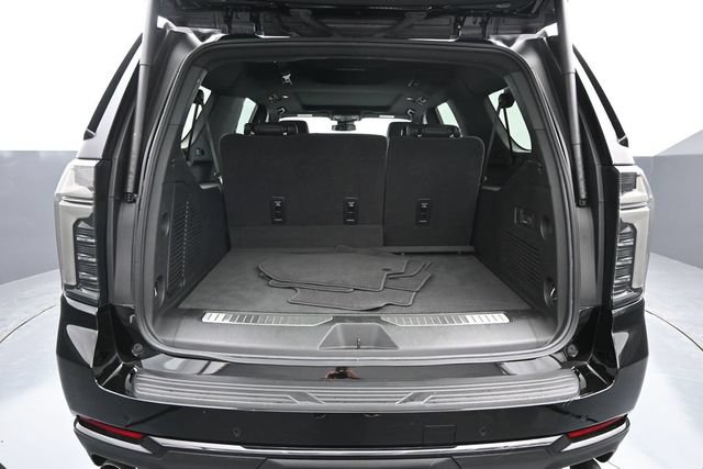 Used 2025 Chevrolet Suburban RST w/ Comfort Package AWD/4WD image 9