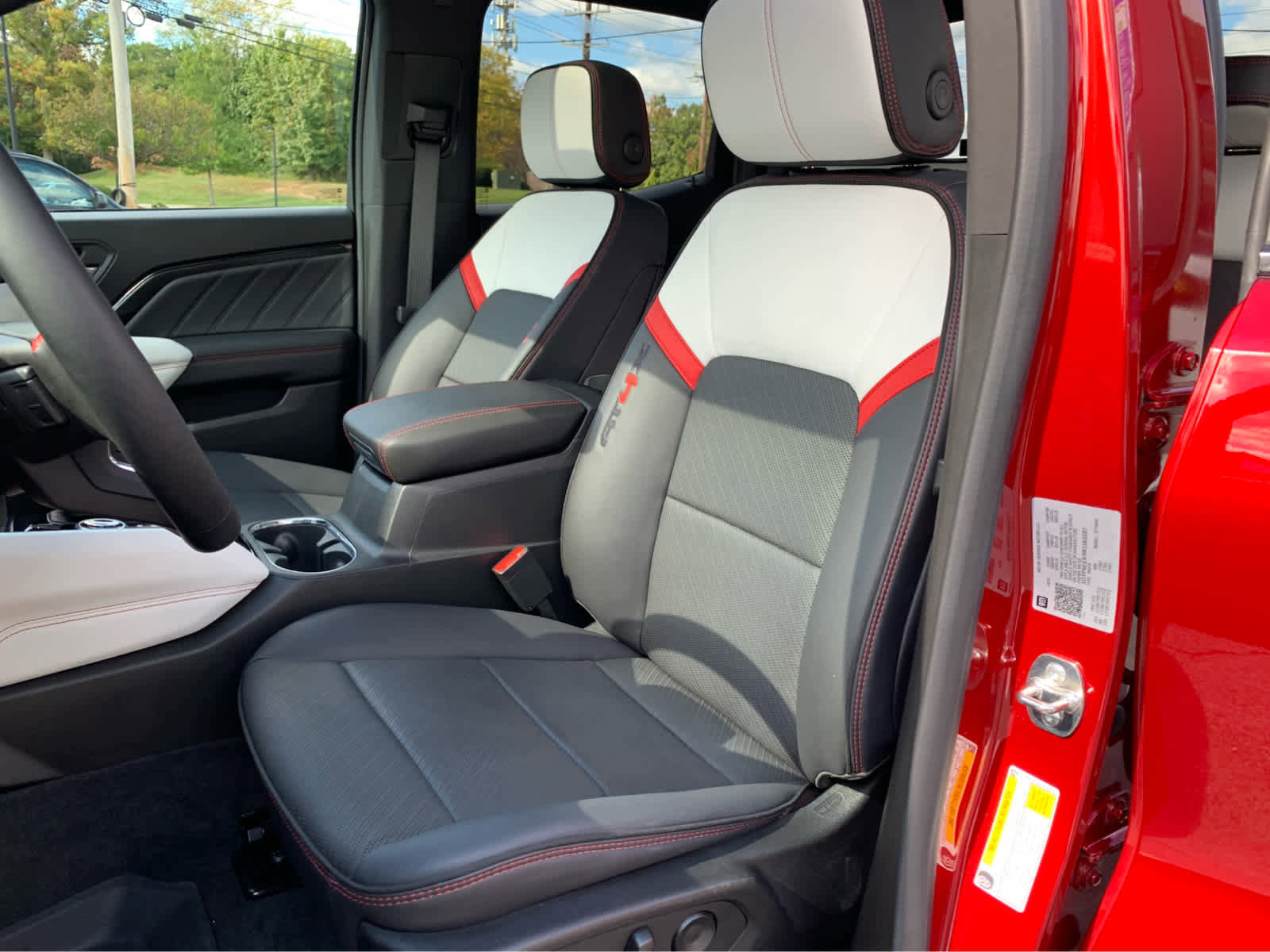 Used 2024 GMC Canyon AT4X image 10