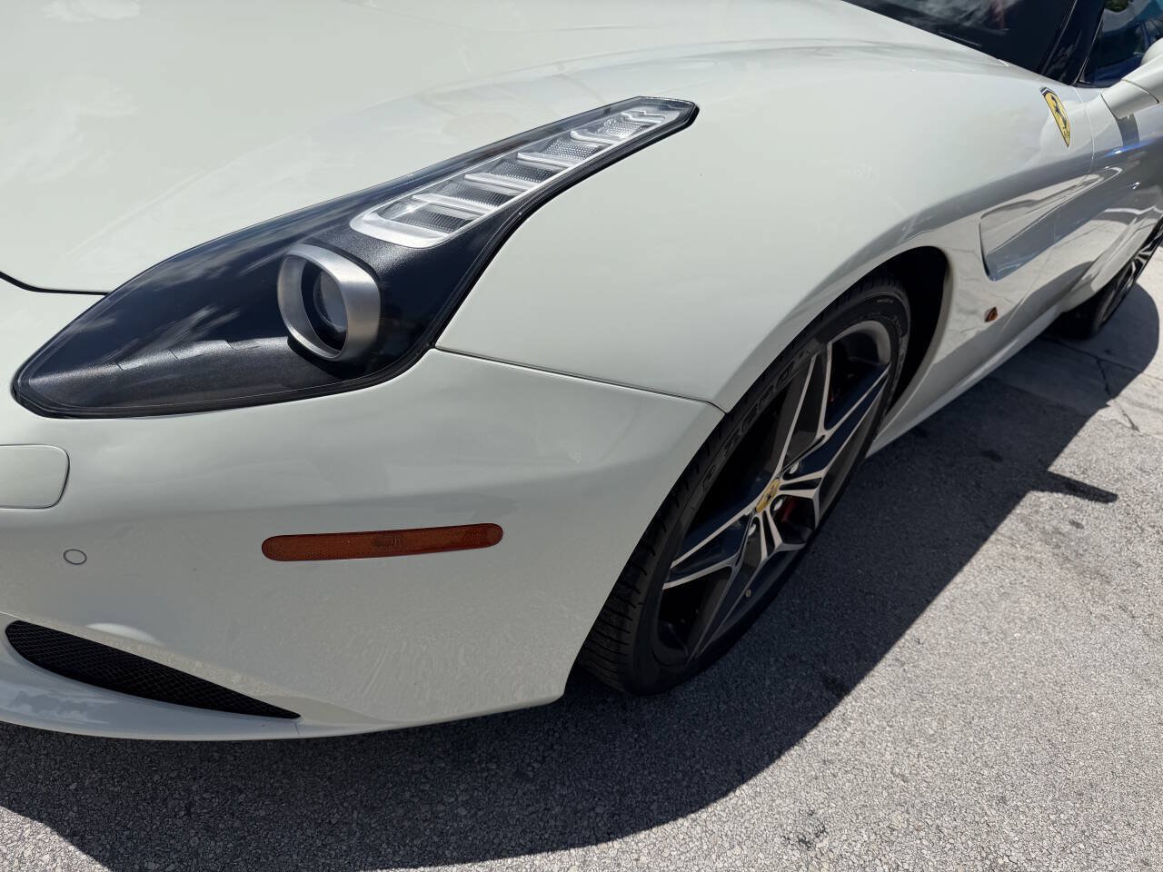 Used 2015 Ferrari California T RWD image 17