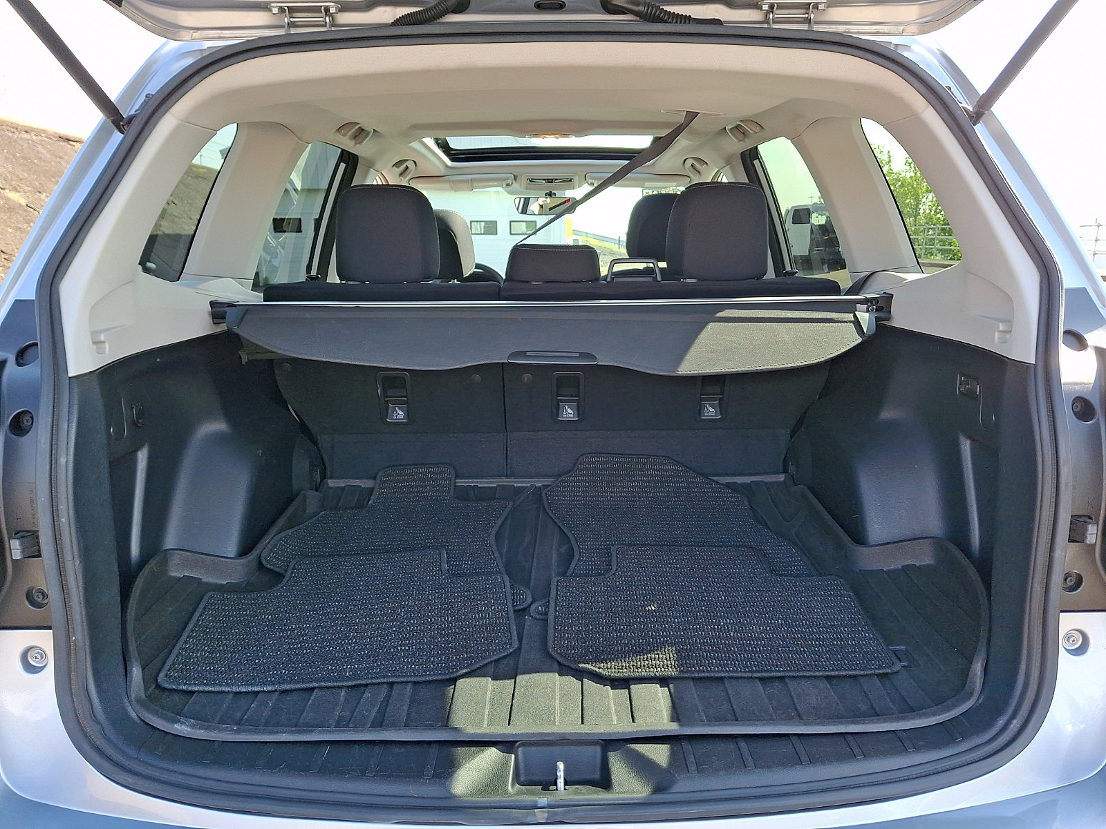 Used 2017 Subaru Forester 2.5i Premium w/ All-Weather Package AWD/4WD image 29