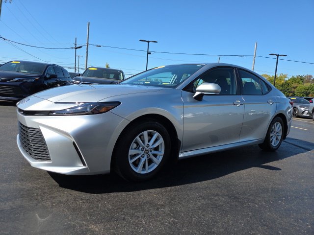Used 2026 Toyota Camry LE FWD image 3