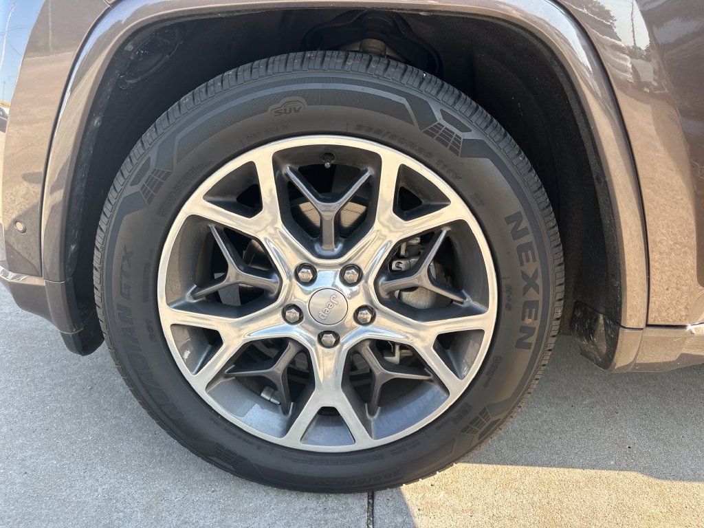 Used 2020 Jeep Grand Cherokee Overland AWD/4WD image 26