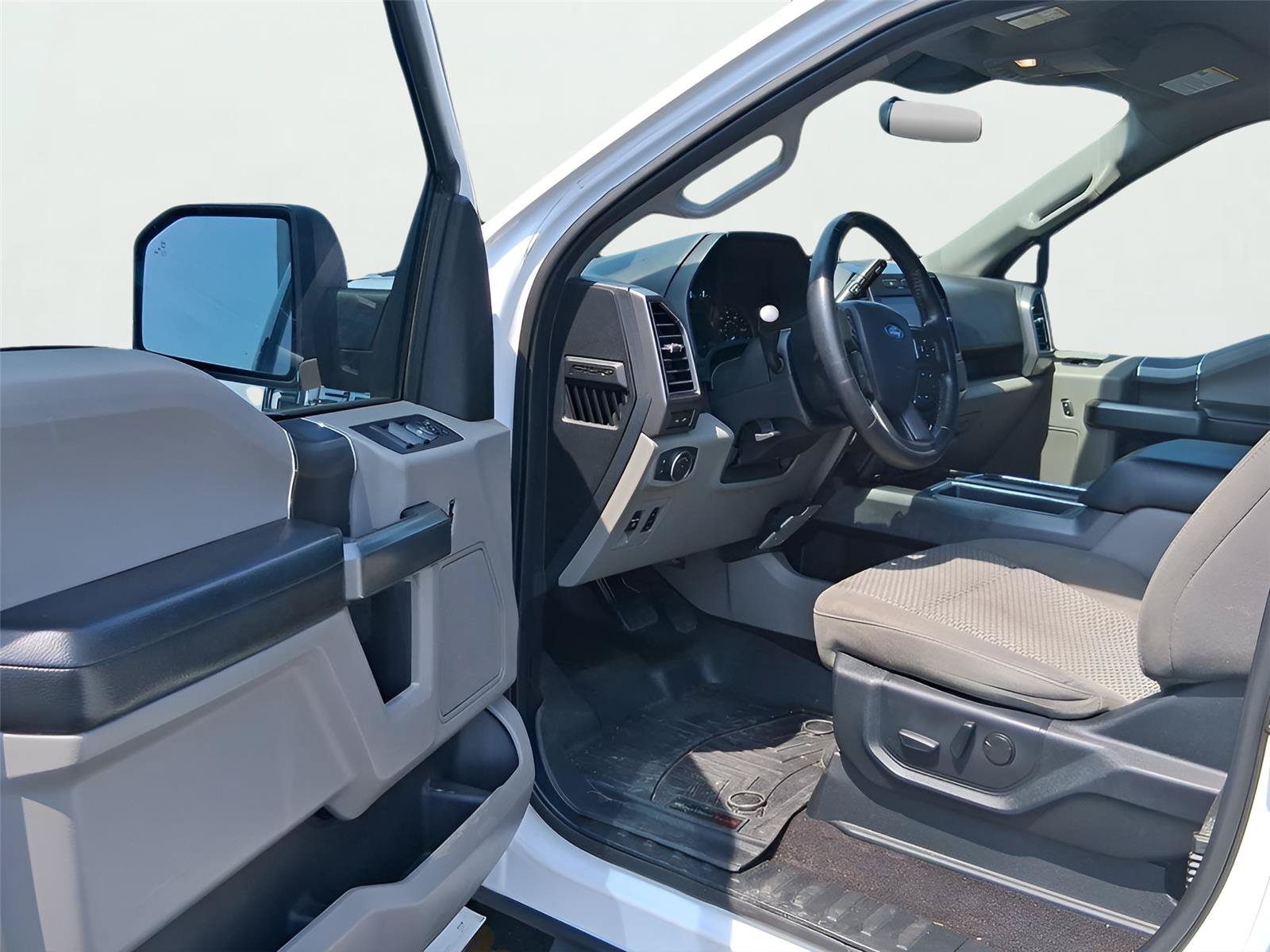 Used 2019 Ford F150 XLT w/ Equipment Group 302A Luxury AWD/4WD image 14