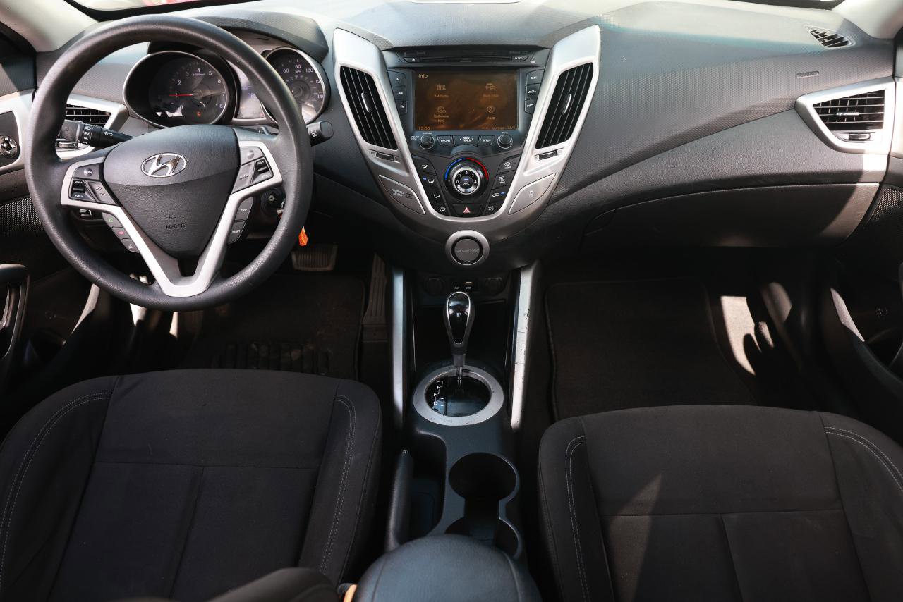 Used 2016 Hyundai Veloster FWD image 2