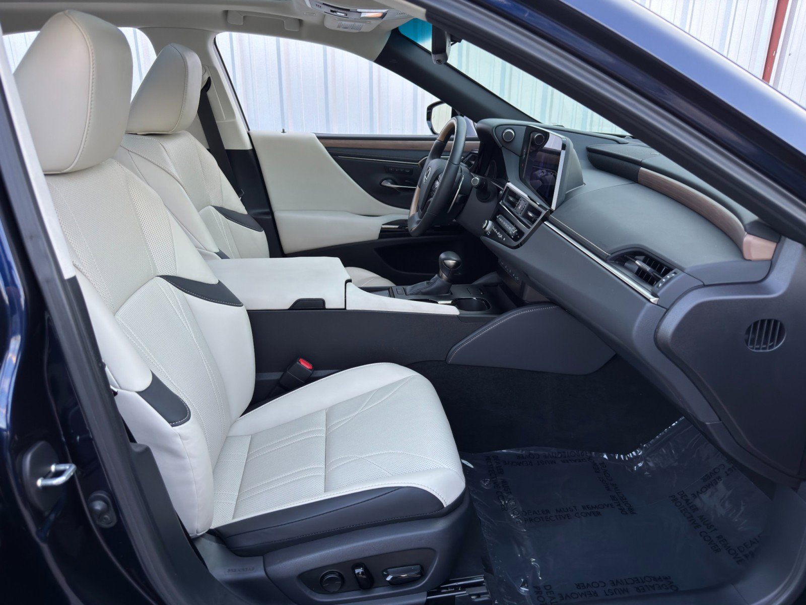 Used 2025 Lexus ES 350 Ultra Luxury w/ Accessory Package (Z1) image 16