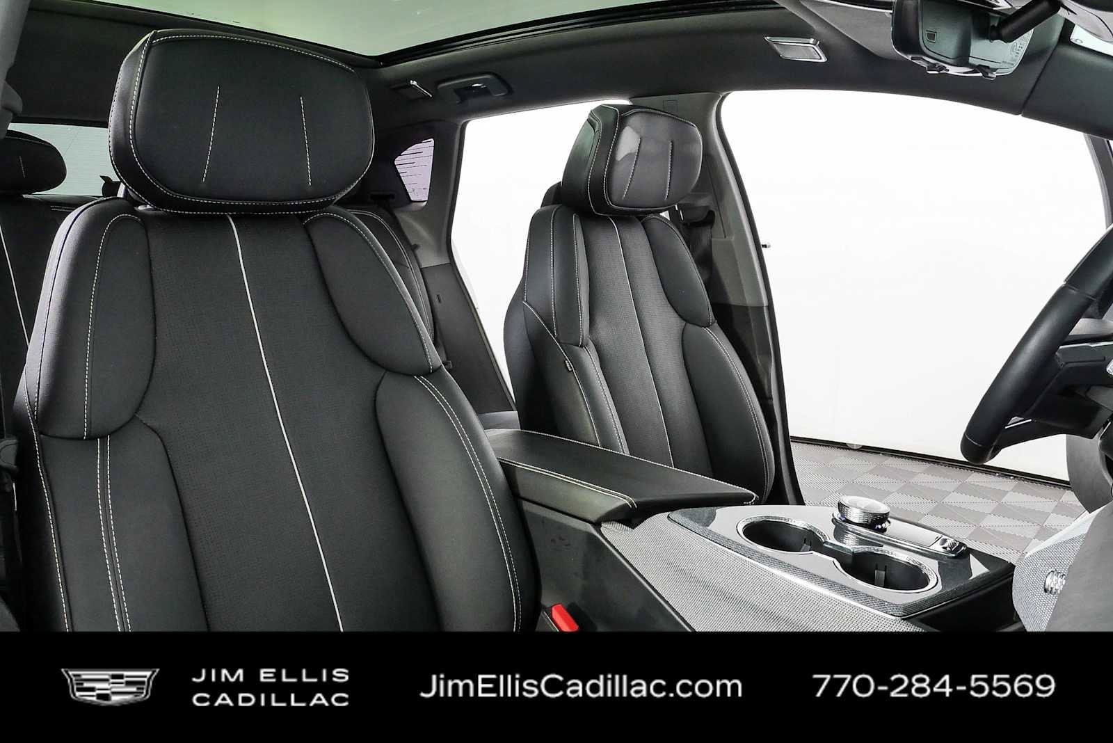 Certified 2025 Cadillac Optiq Luxury 2 w/ LPO, Floor Liner Package AWD/4WD image 22