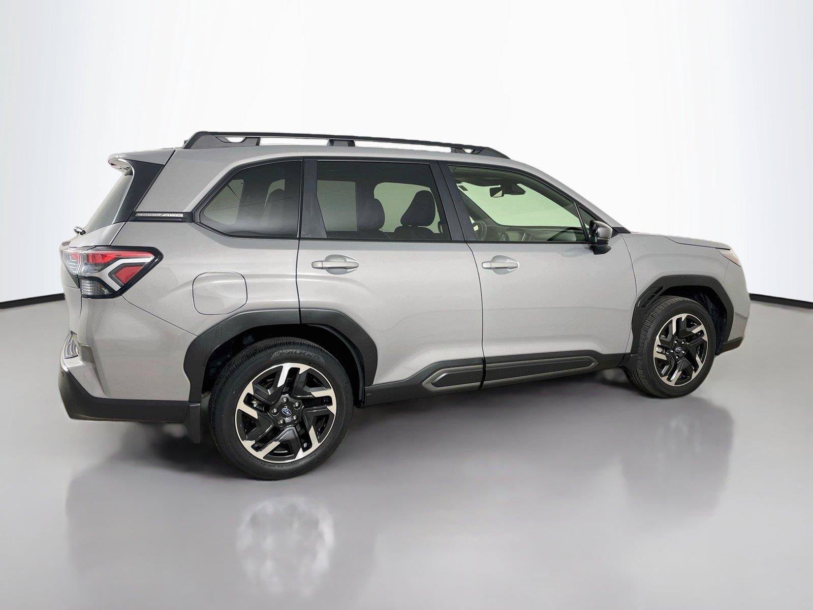 Used 2025 Subaru Forester Limited AWD/4WD image 18