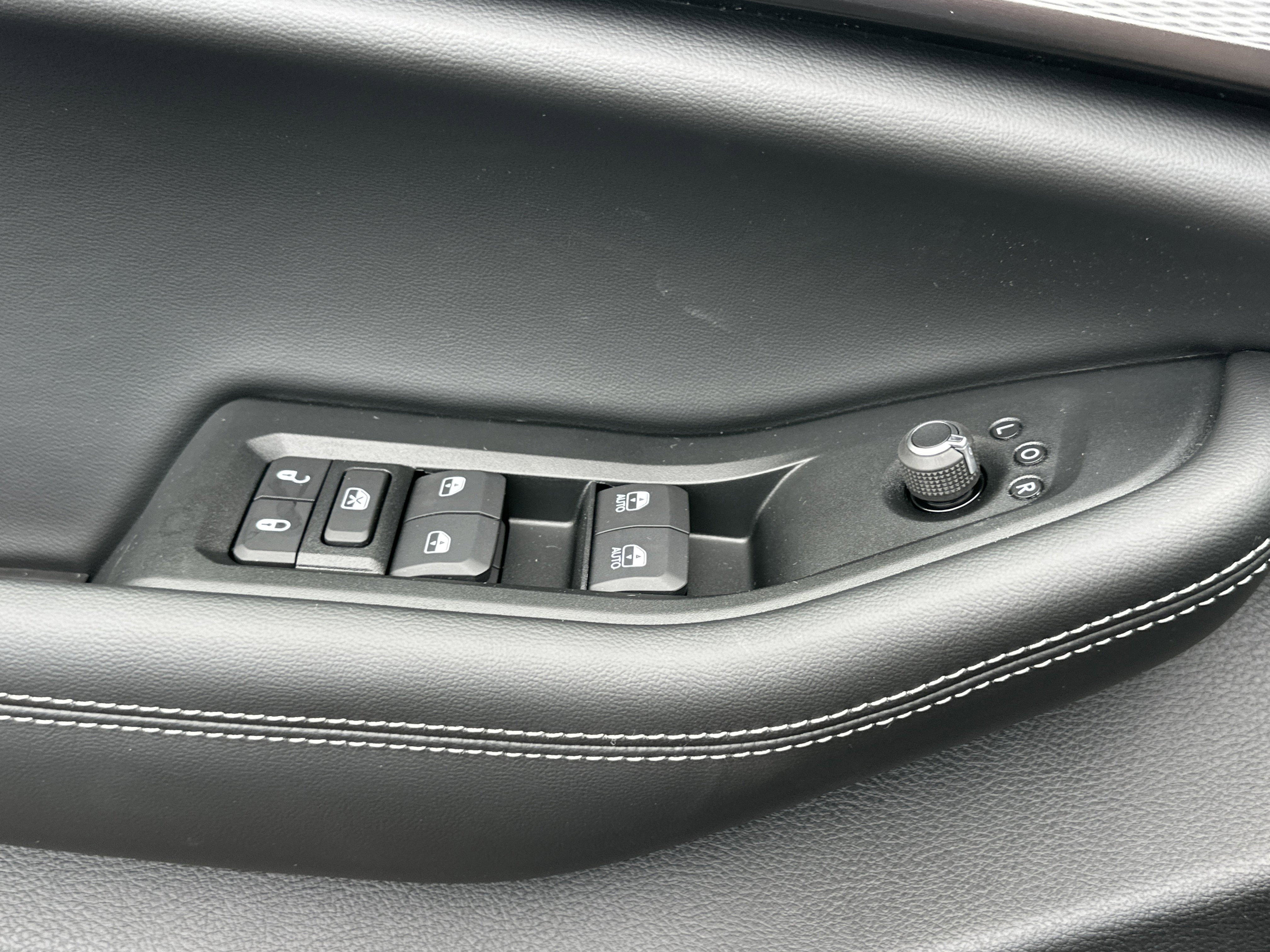 New 2025 Jeep Grand Cherokee L Altitude image 12