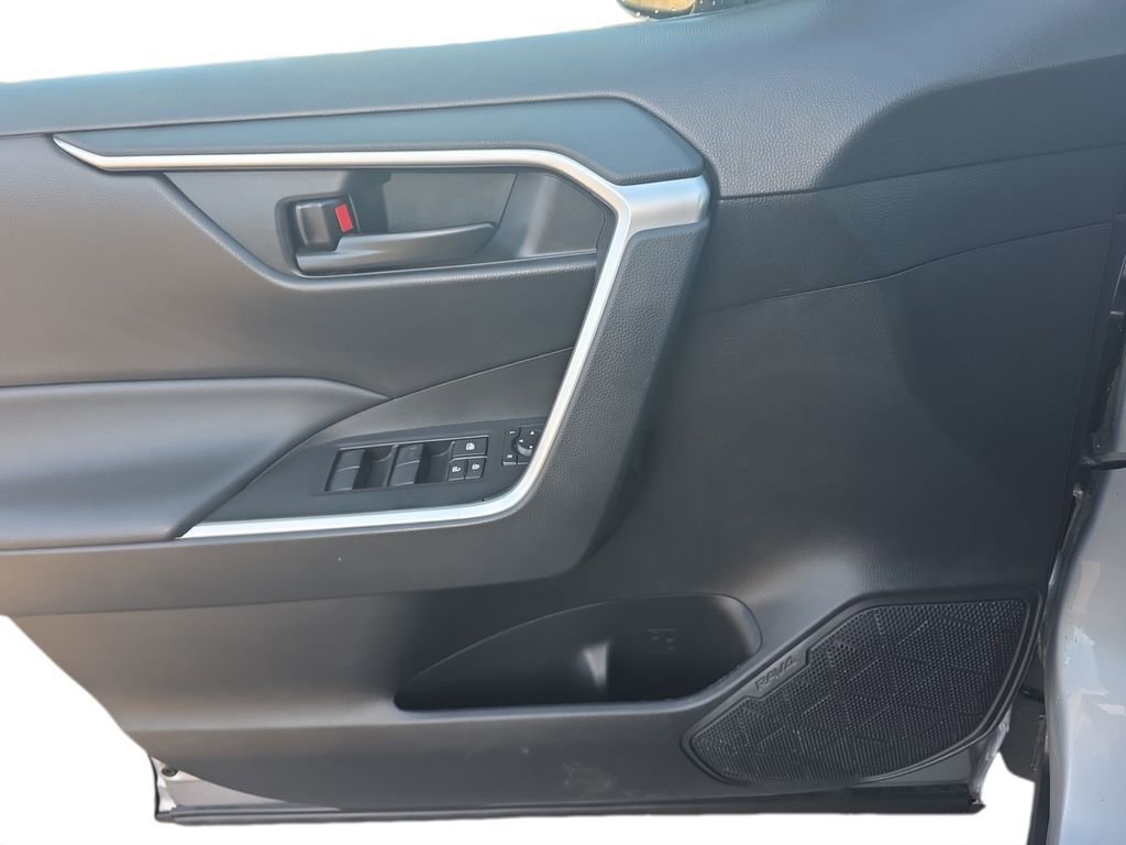 Used 2023 Toyota RAV4 LE image 17