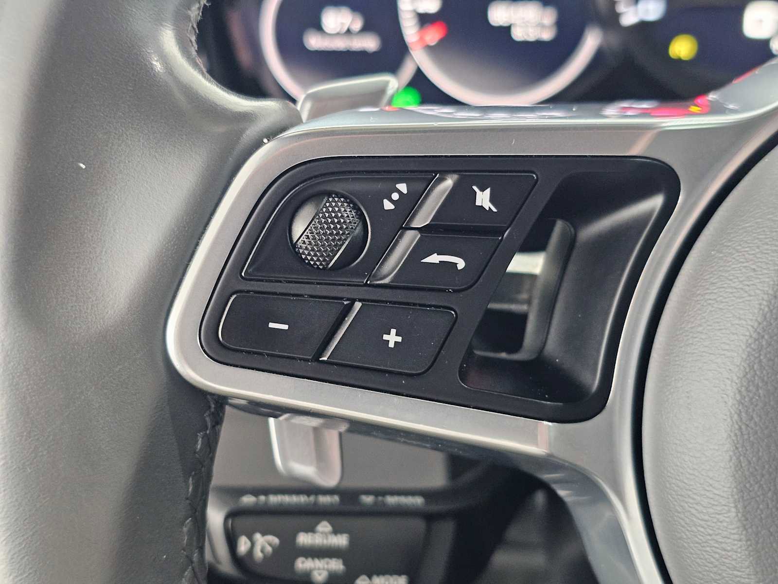 Used 2020 Porsche Cayenne image 27