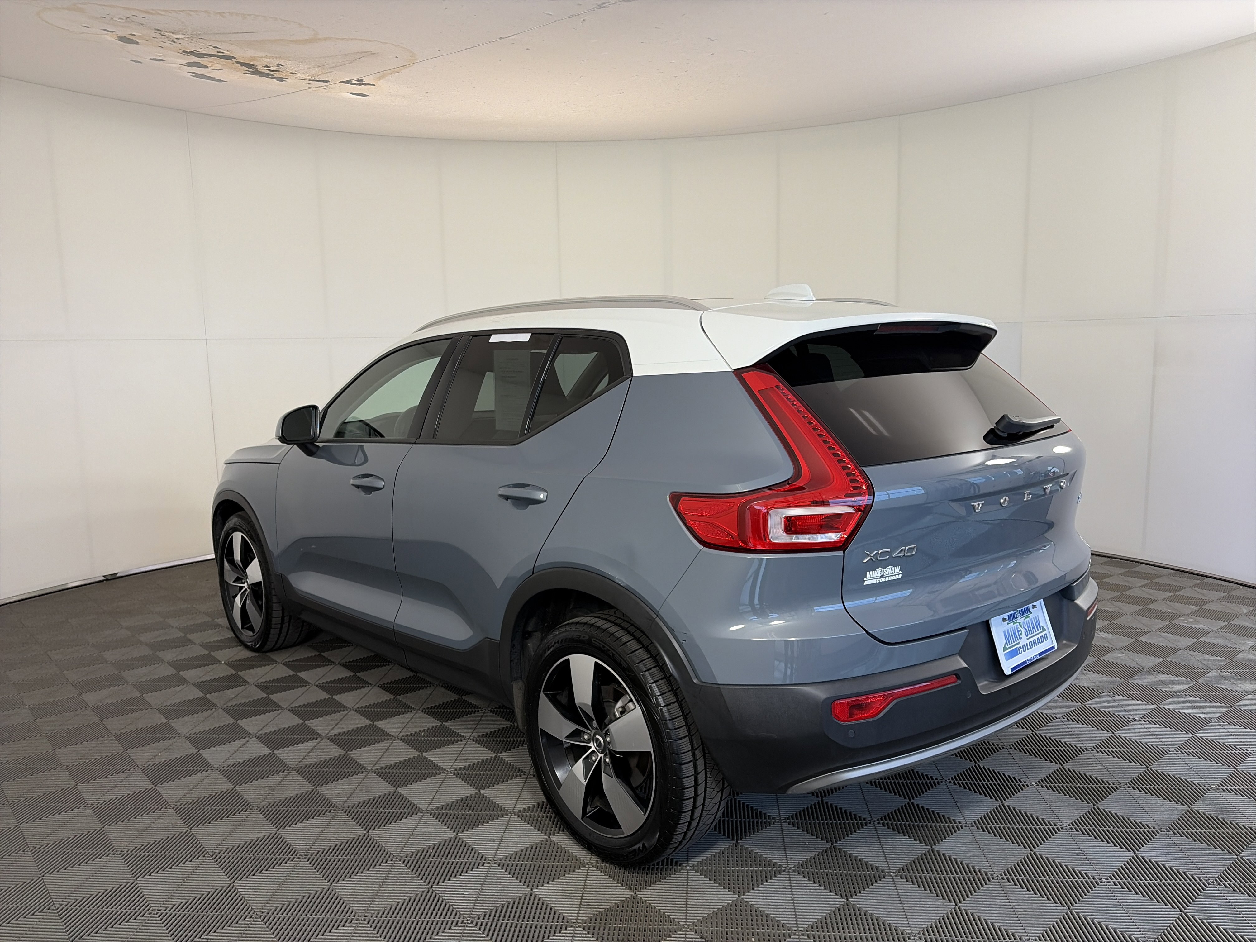 Used 2021 Volvo XC40 T5 Momentum w/ Premium Package image 7