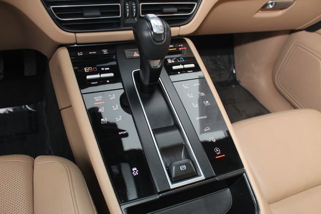 Certified 2023 Porsche Macan Base image 17