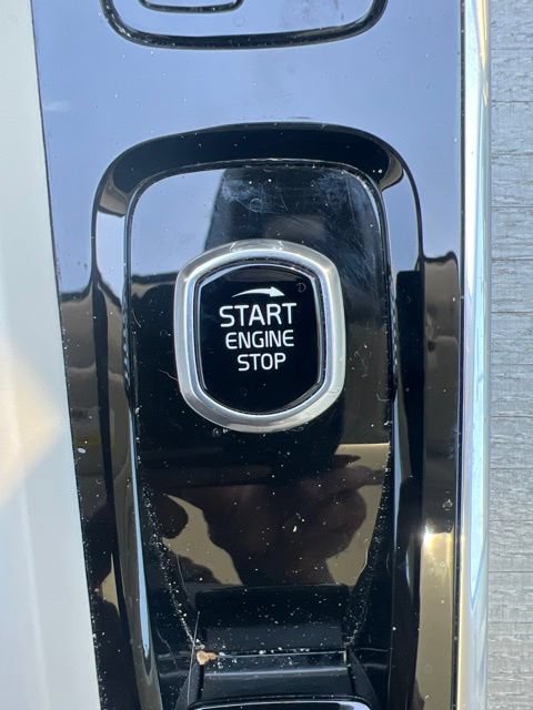 Certified 2025 Volvo XC60 T8 Ultra AWD/4WD image 17
