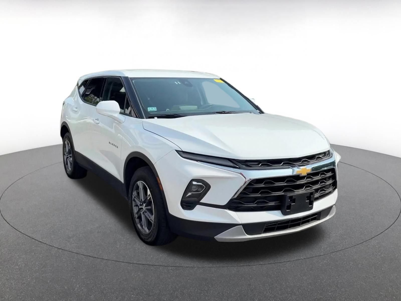 Used 2025 Chevrolet Blazer LT FWD video 2