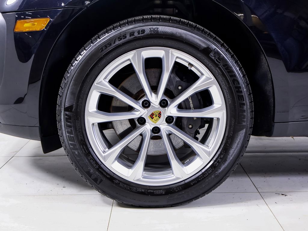 Certified 2024 Porsche Macan w/ Premium Plus Package image 27