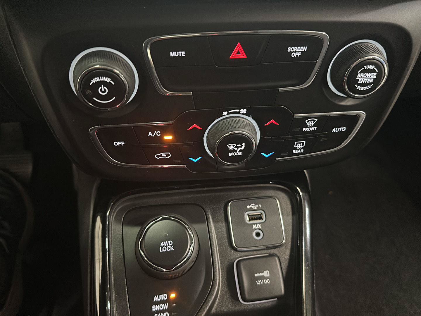 Used 2019 Jeep Compass Latitude AWD/4WD image 23