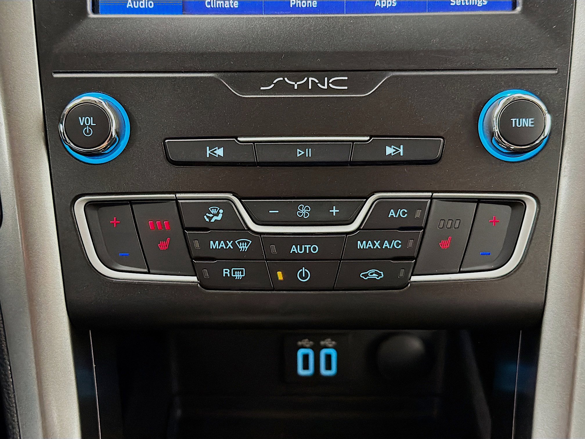 Used 2020 Ford Fusion SE image 17