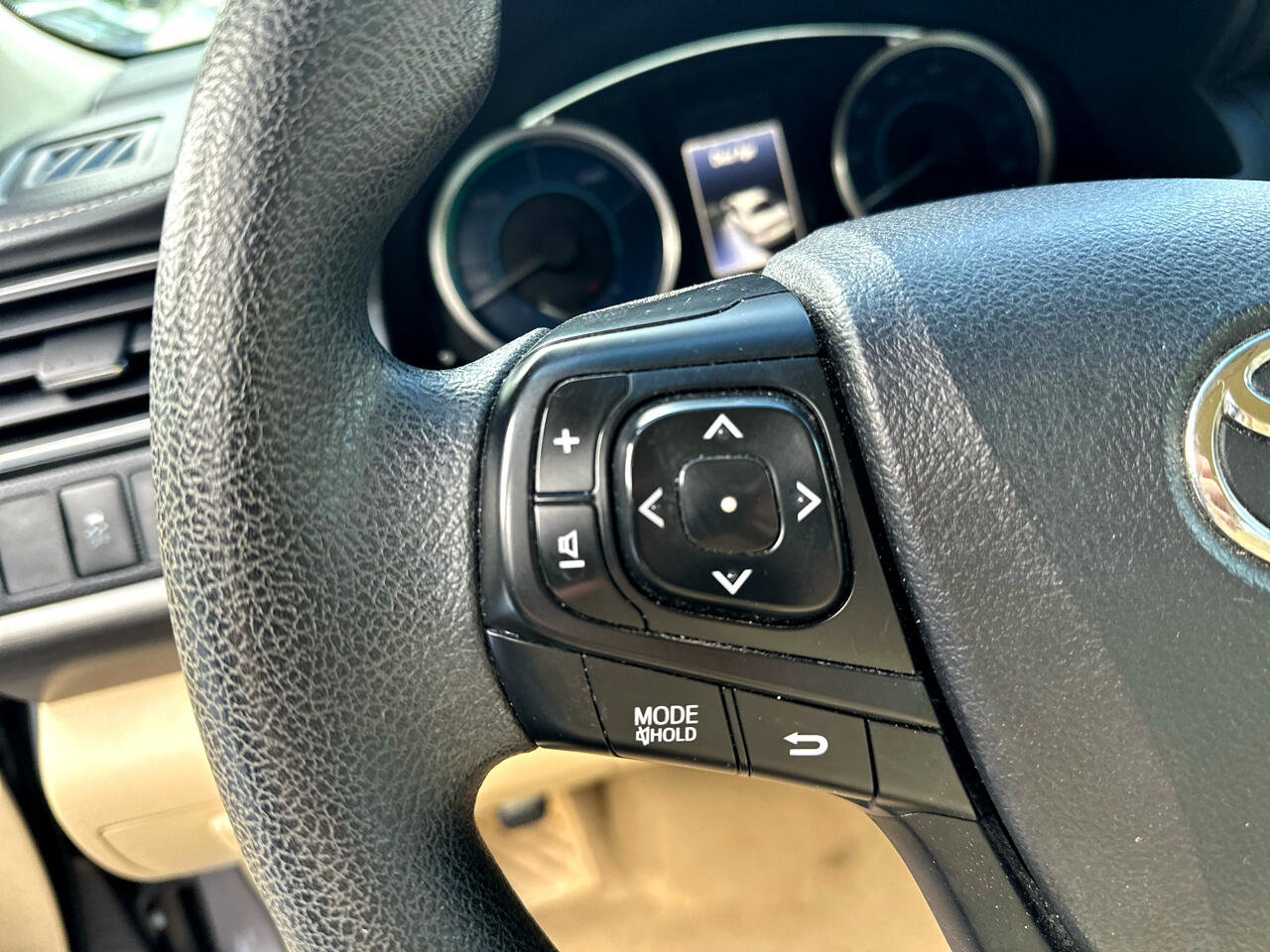 Used 2015 Toyota Camry LE image 18