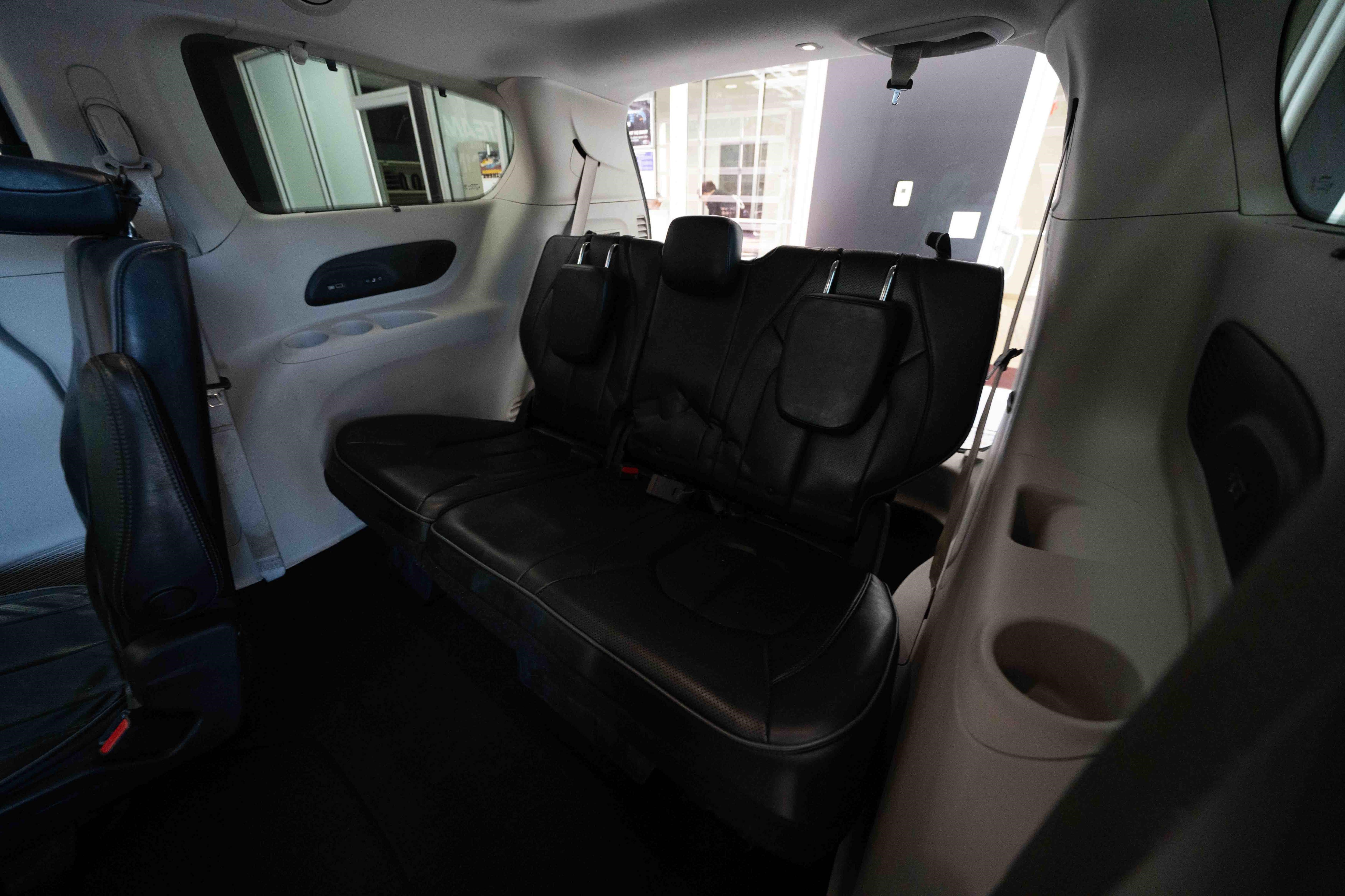 Used 2018 Chrysler Pacifica Limited FWD image 24