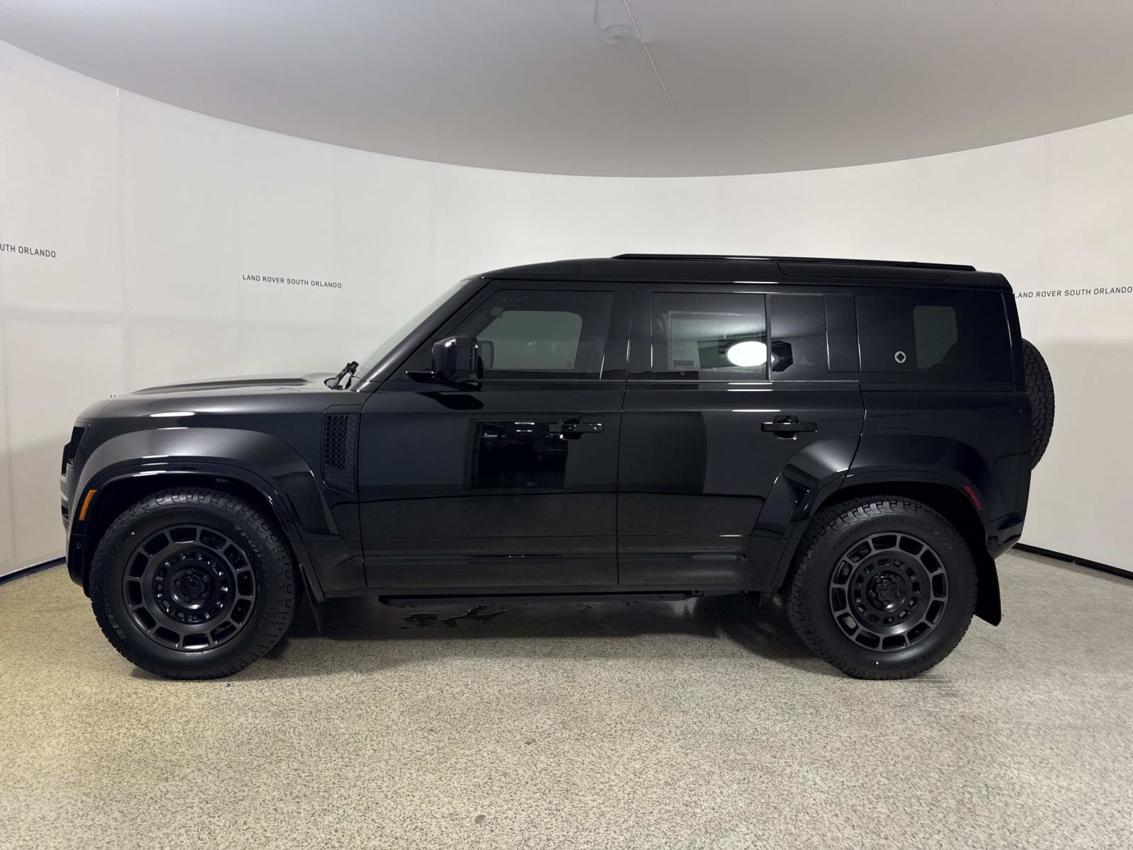 New 2026 Land Rover Defender 110 OCTA AWD/4WD image 2
