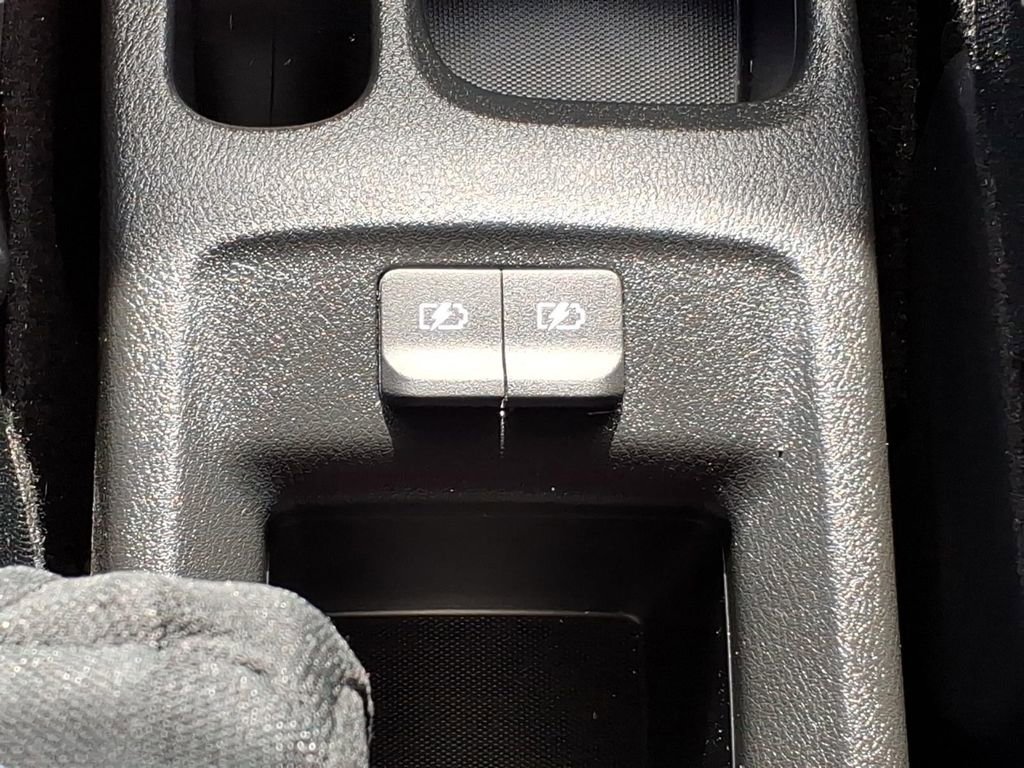 Used 2024 Nissan Kicks S image 13