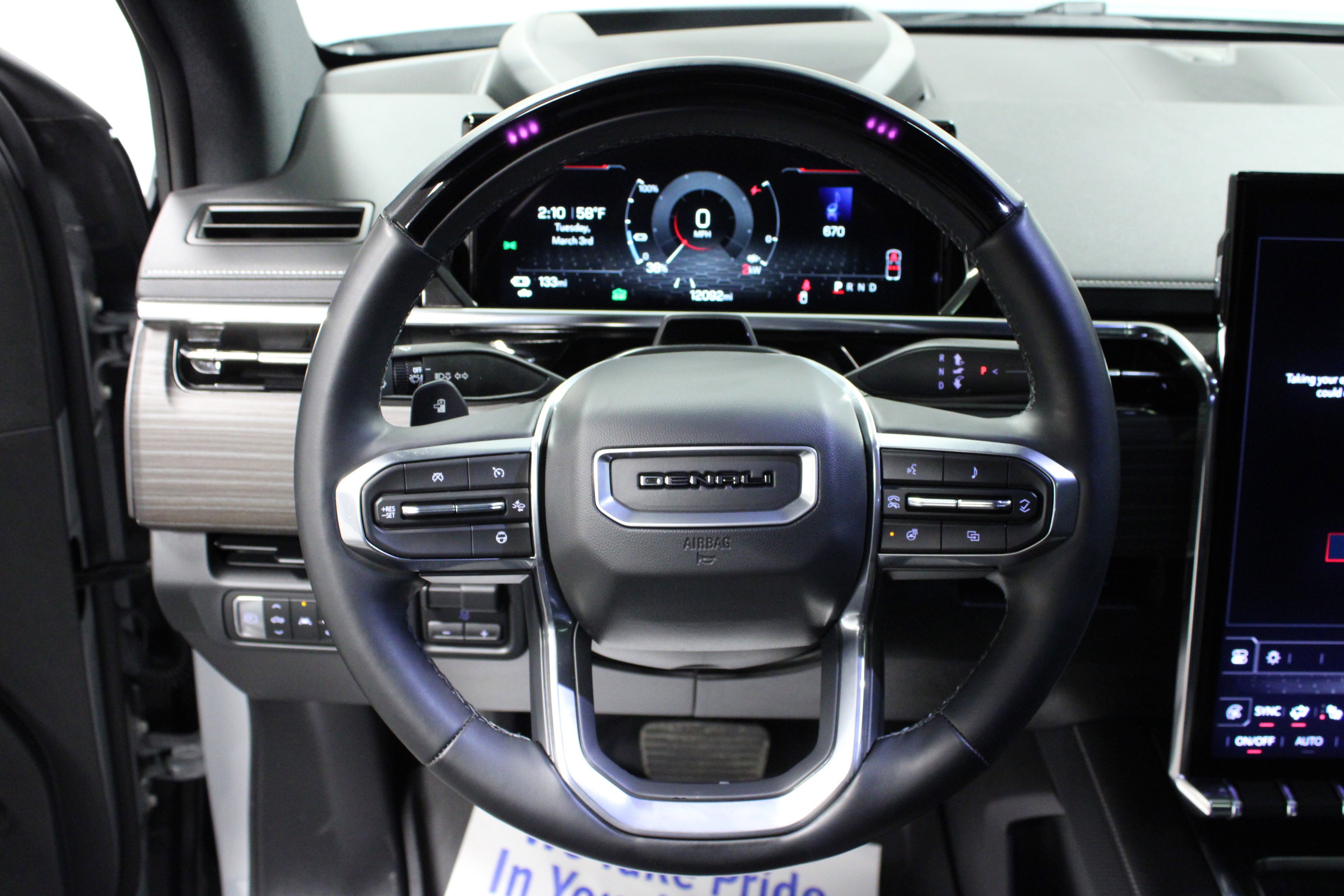 Used 2024 GMC Sierra EV Denali image 17