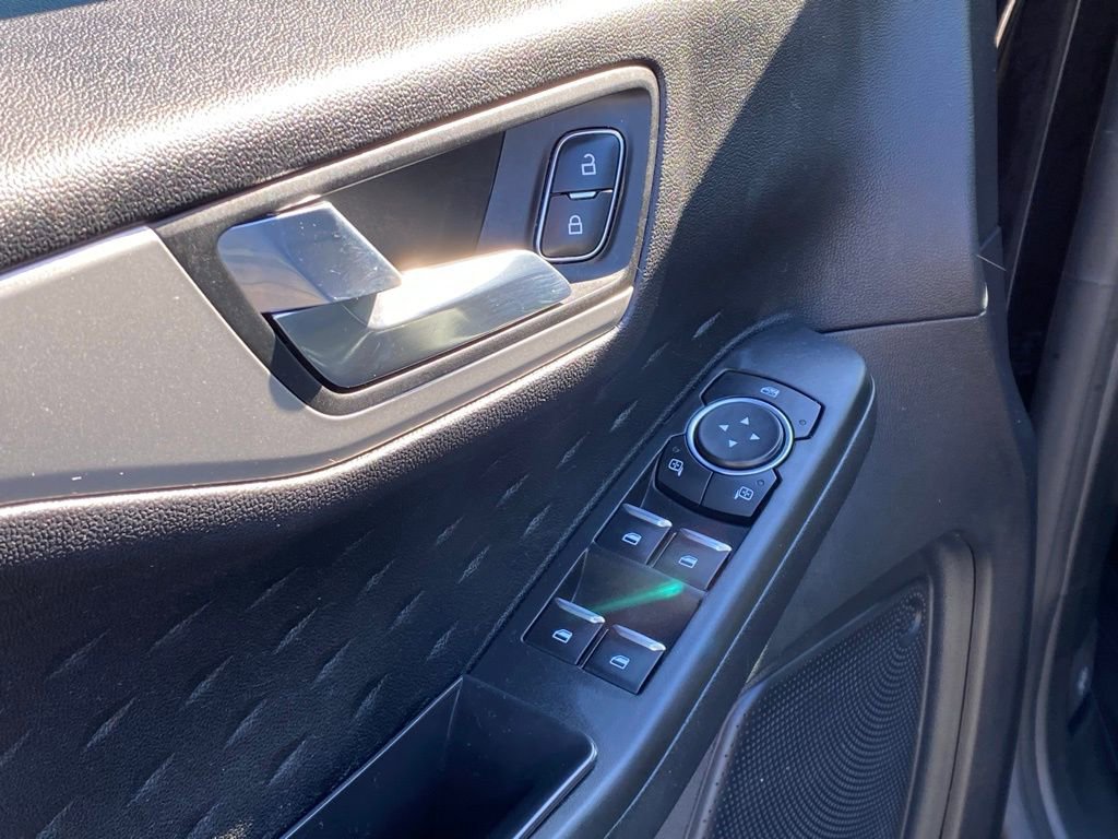 Used 2020 Ford Escape SE image 11