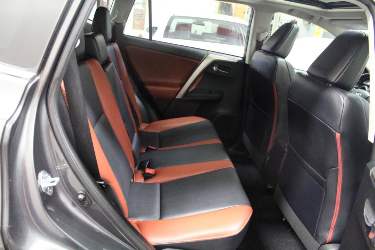 Used 2015 Toyota RAV4 Limited w/ Technology Package image 25