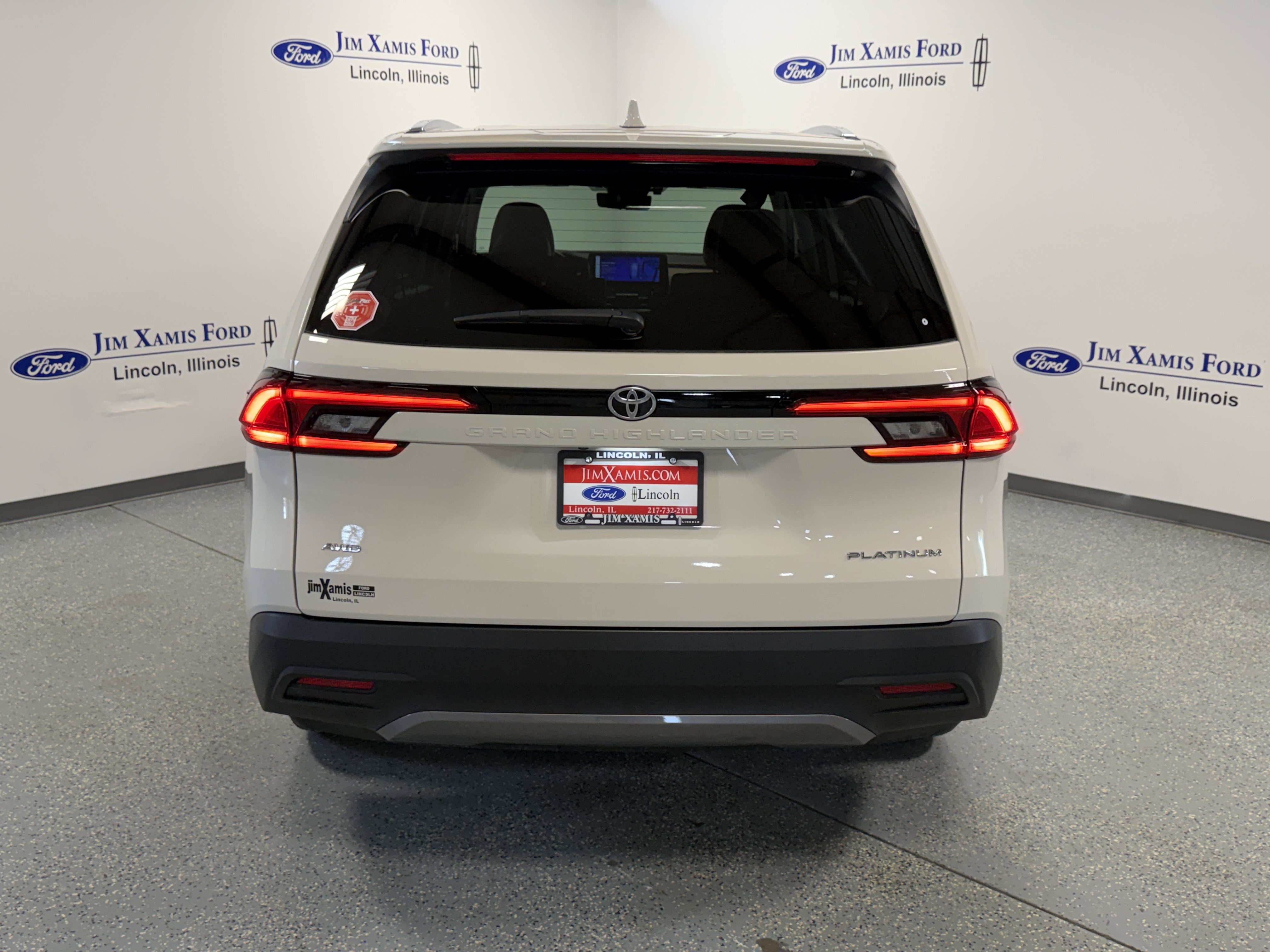Used 2024 Toyota Grand Highlander AWD image 34
