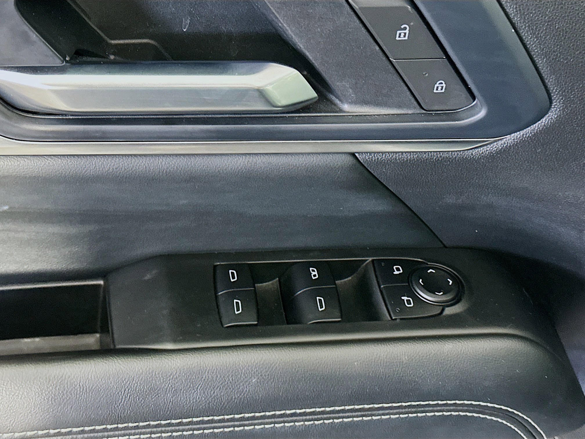 Used 2025 GMC Terrain Elevation AWD/4WD image 15