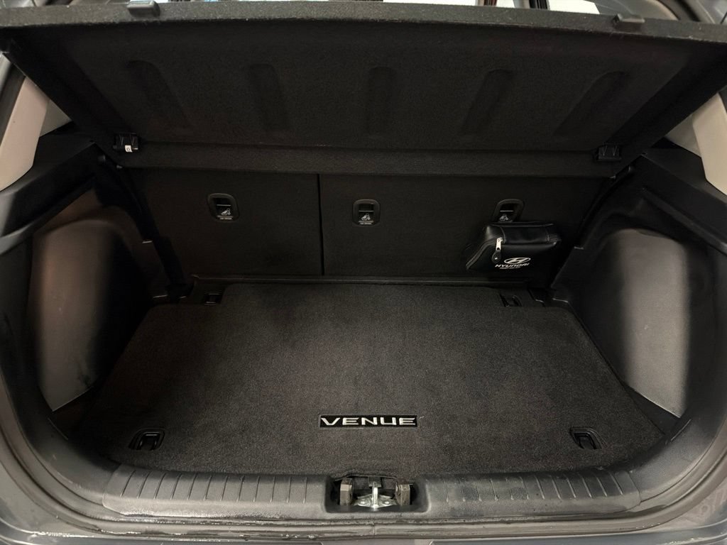Used 2023 Hyundai Venue SEL FWD image 12