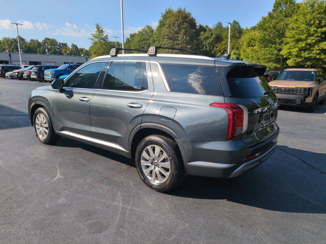 Used 2023 Hyundai Palisade SEL FWD image 5