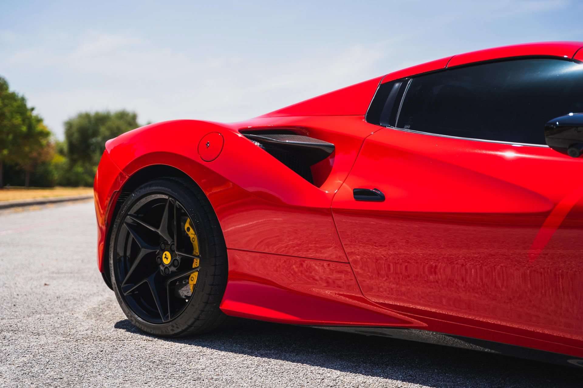 Used 2021 Ferrari F8 Tributo RWD image 31