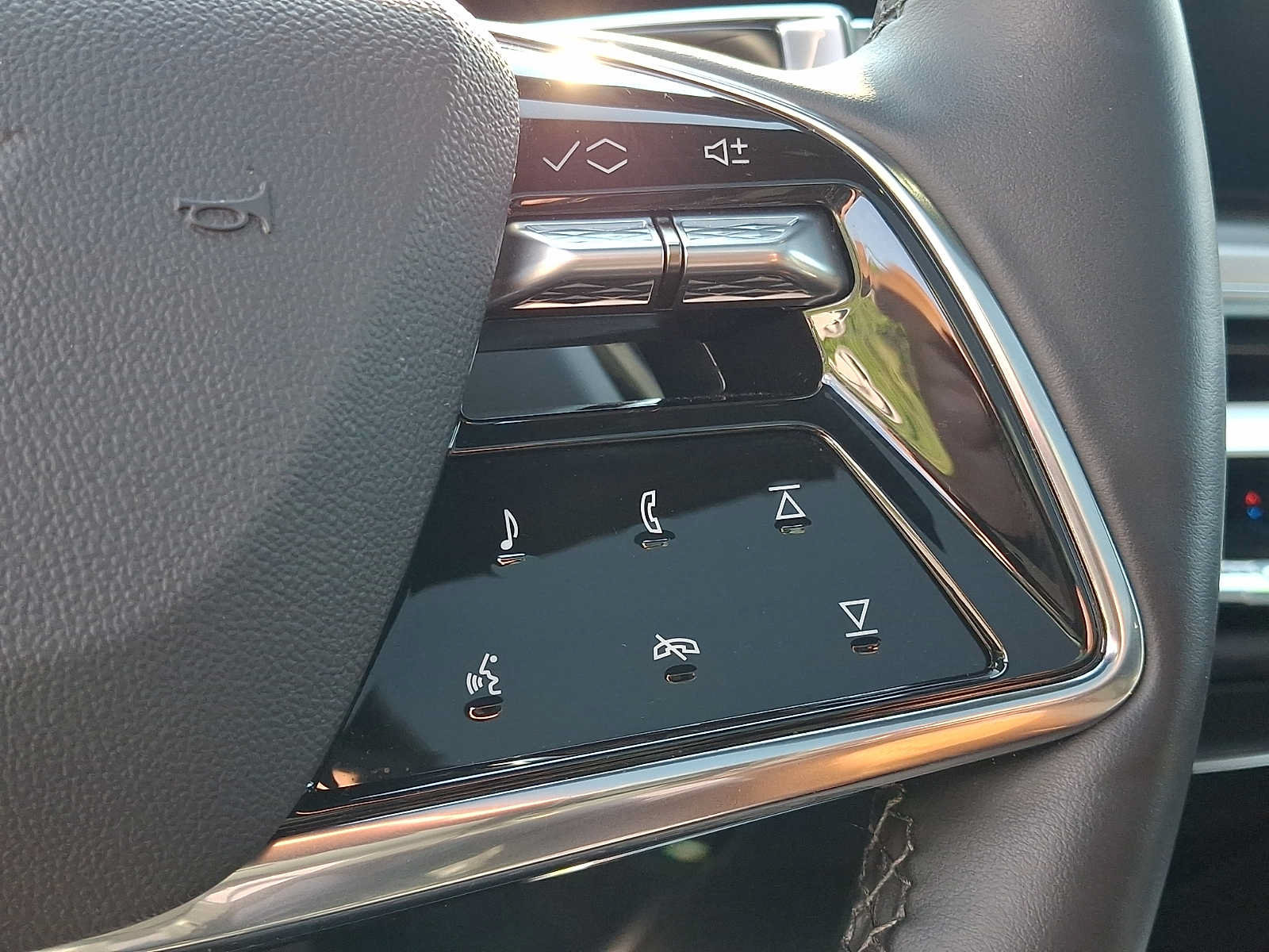 Used 2026 Cadillac Lyriq Luxury AWD/4WD image 22