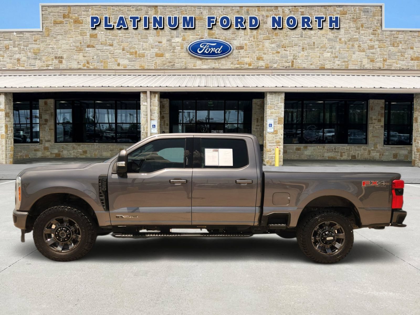 Used 2023 Ford F250 Lariat w/ Lariat Ultimate Package AWD/4WD image 3