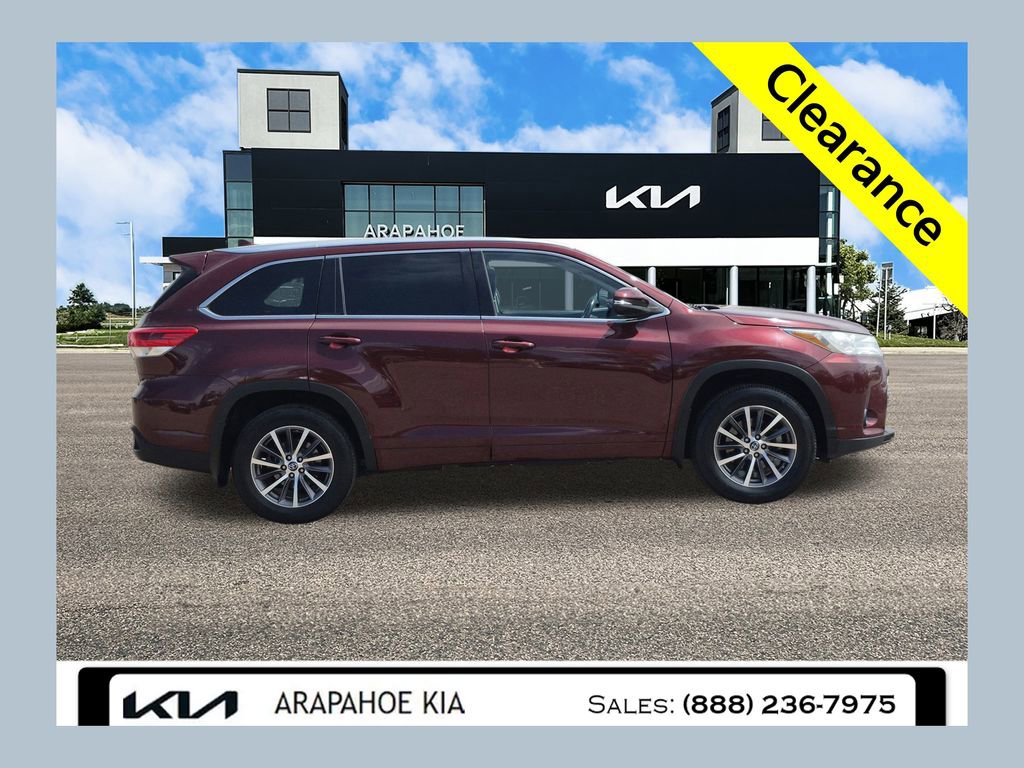 Used 2018 Toyota Highlander XLE image 1