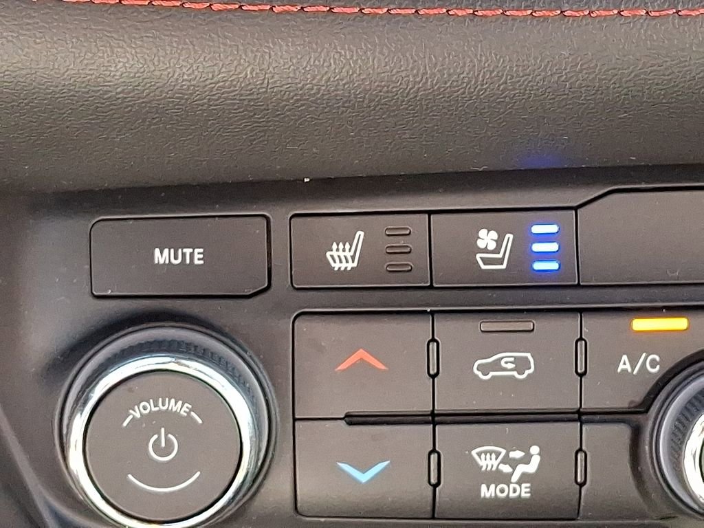 Used 2023 Dodge Durango GT image 28